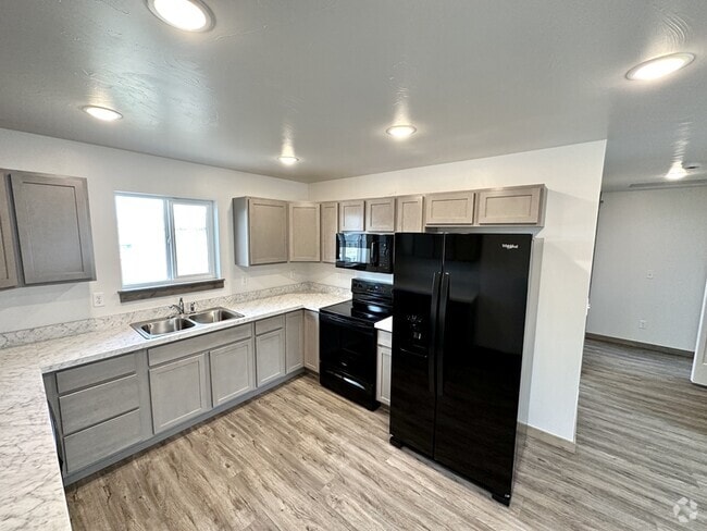 Building Photo - 3185 Queen Anns St Rental