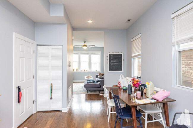 Building Photo - 2335 W Moffat St Unit 2 Rental