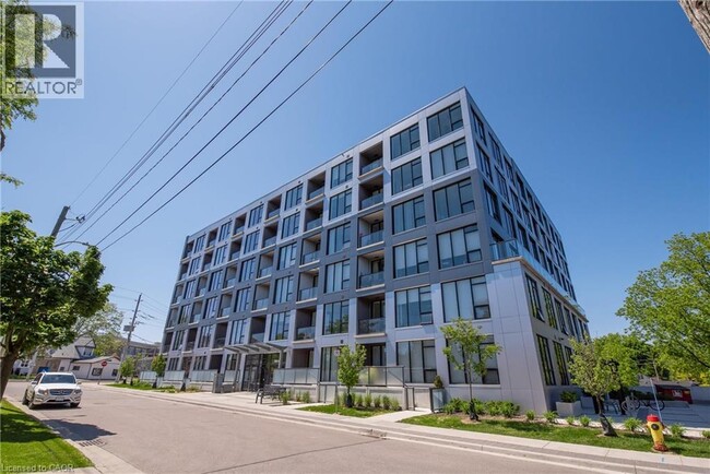 Photo - 690 King St W Unité 210