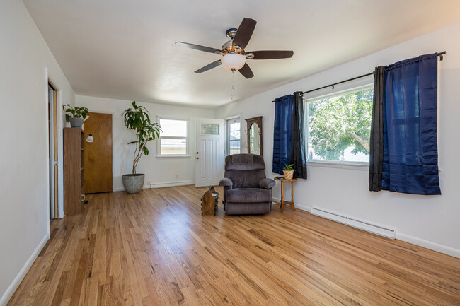 Building Photo - 1002 Hot Springs Ave