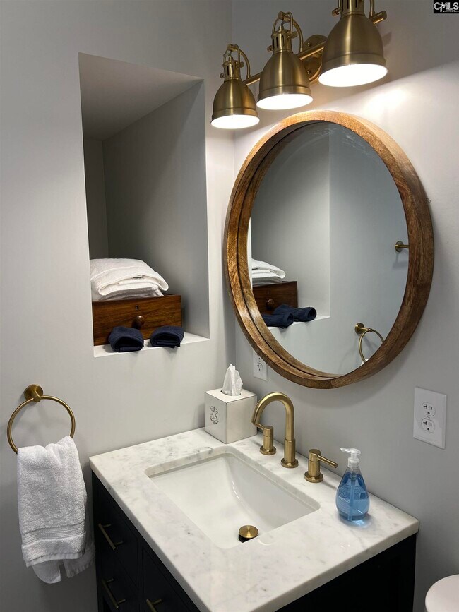 Photo - 2808 Clark St