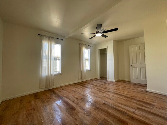 Photo - 209 W 2nd St