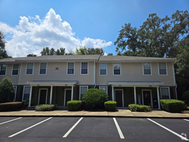 Building Photo - 2BR/2.5BA furnished townhome in a gated co...