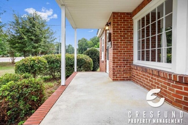 Photo - 3 Bedroom, 1 Bath with Fresh and Modernize...