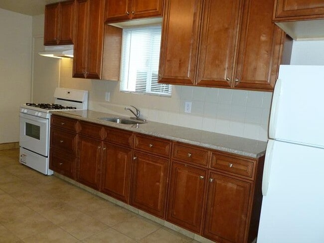 Photo - 437 Central Ct