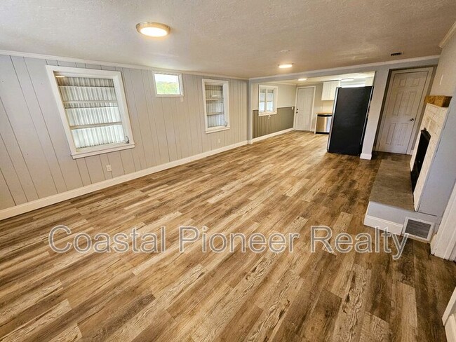 Photo - 501 25th Ave W