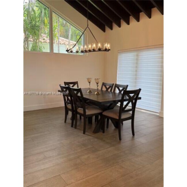 Photo - 3231 Salzedo St