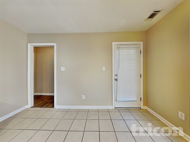 Photo - 2002 Dundee Way