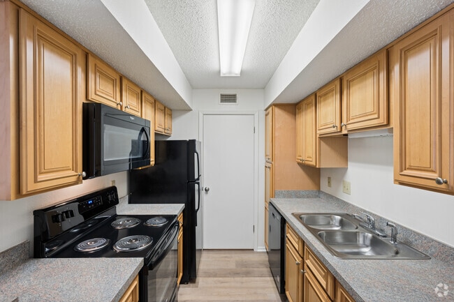 2BR, 2BA - 1,000SF - Kitchen - Briarwood Meadows