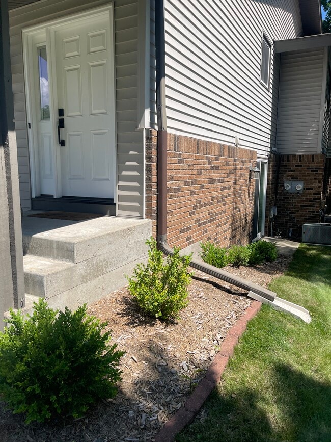 Photo - 9631 Hampshire Ln Townhome
