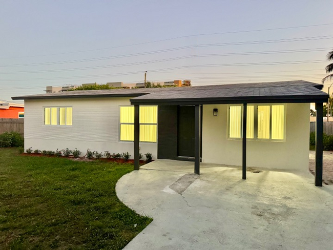 Renovated 3-Bed, 2-Bath Home in Dania Beach! - Renovated 3-Bed, 2-Bath Home in Dania Beach!