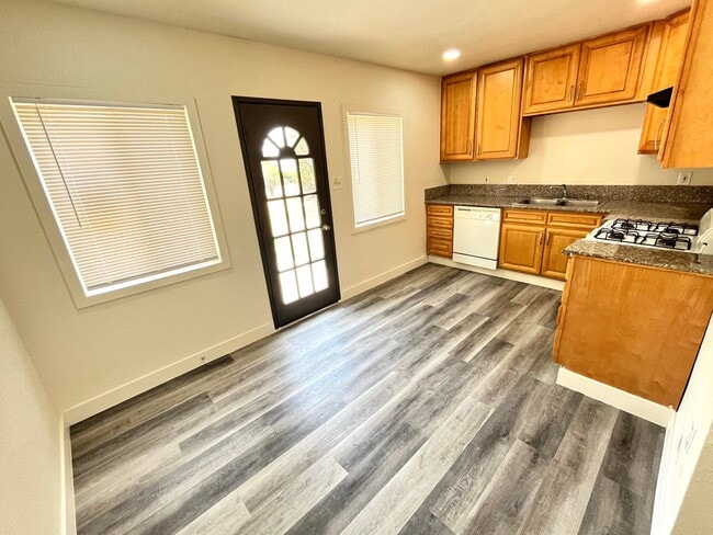 Photo - 4667 N Mayfield Ave