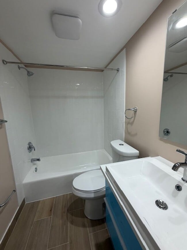 Photo - SPACIOUS 2 BEDROOM 2 BATH CONDO IN CENTER CT Unidad 102