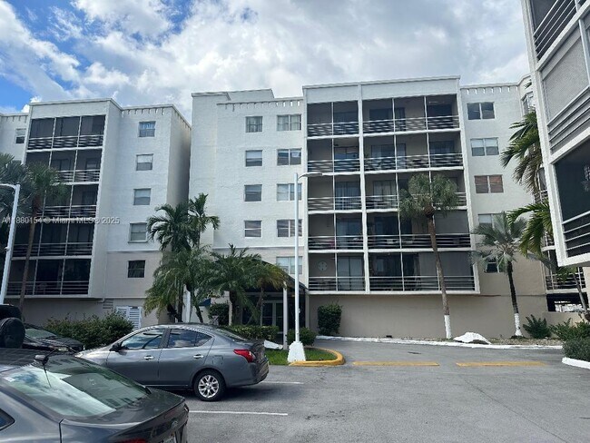 Building Photo - 2821 NE 163rd St Unit 2R Rental
