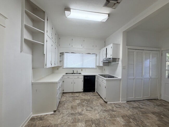 216 W Market St