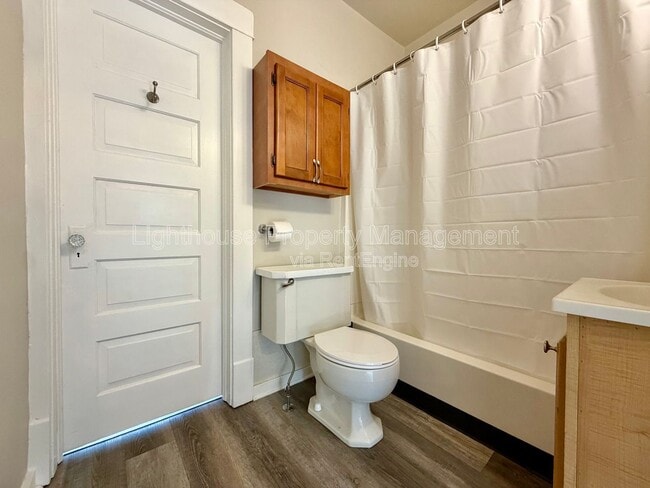 Photo - 1242 Davis Ave NW