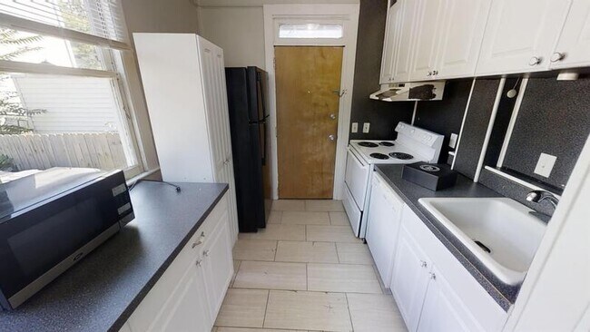 Photo - 900 Woodlawn Ave Unidad Entire