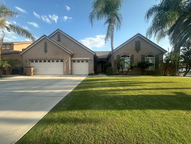 Building Photo - Southwest 4 bedroom Rental