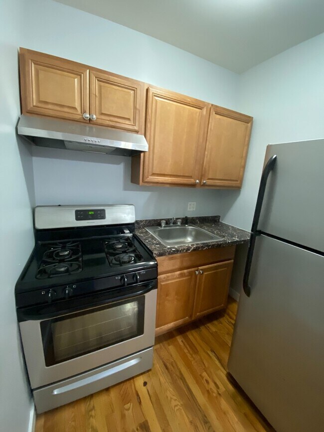 Photo - 7456 N Greenview Ave