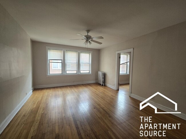 Building Photo - 2348 W Touhy Ave Unit 2H