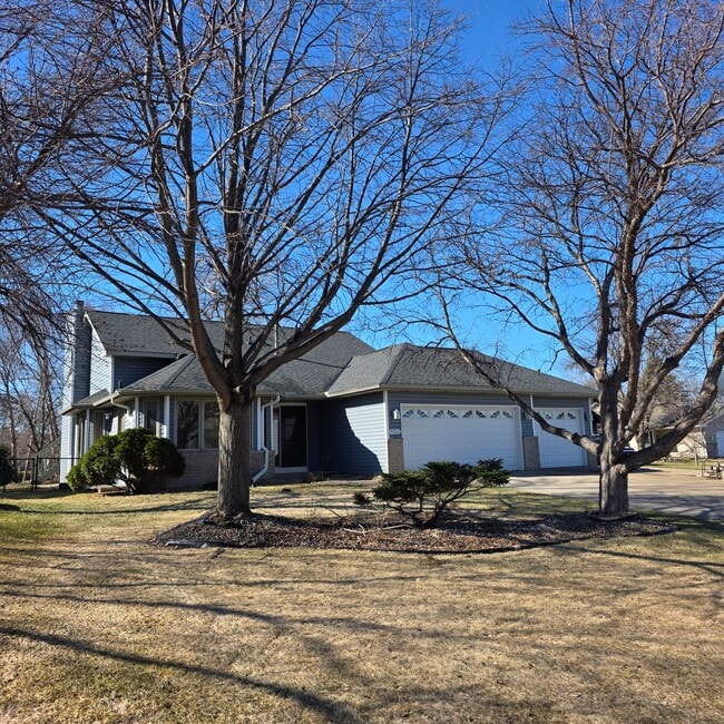 Photo - 9231 Queens Garden N