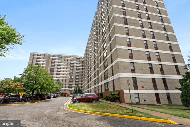 Building Photo - 4600 Duke St Unit 603 Rental