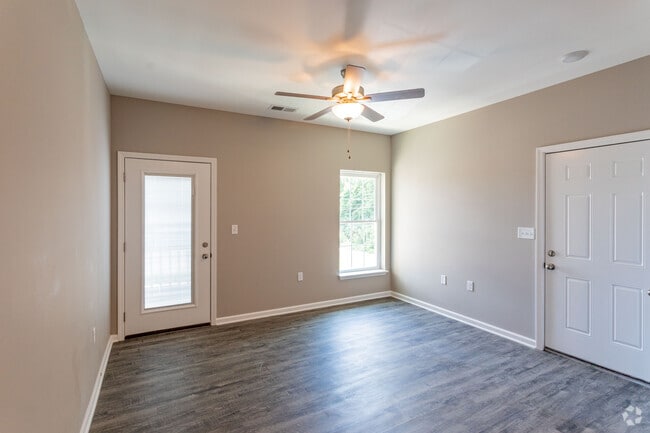 1BR, 1BA - 750SF