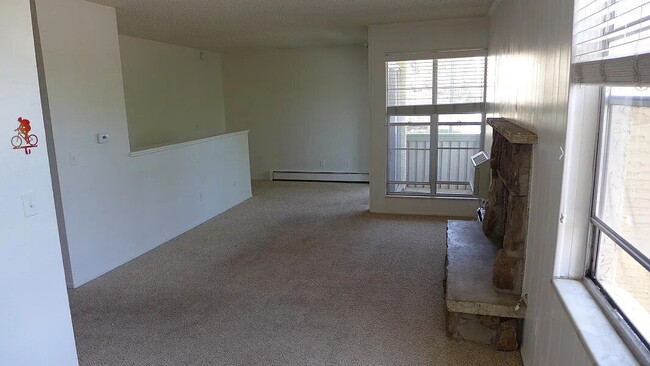 Photo - "Charming 2-Bed Condo Oasis in Boulder – Spacious 940 Sq Ft with Modern Comforts!" Unit M19