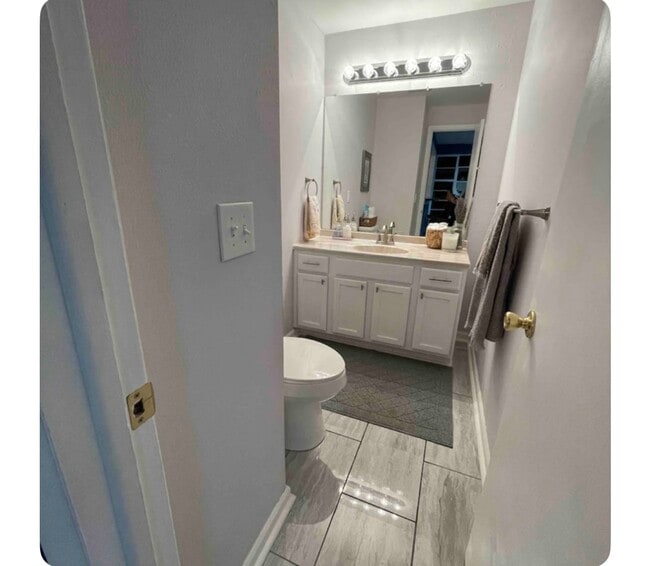 Main level 1/2 bath - 1792 Robb St Unit 1792