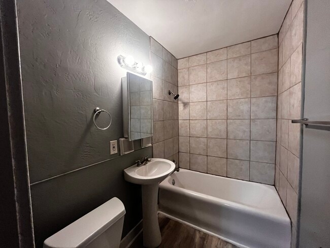 Photo - 14 W 16th Ave