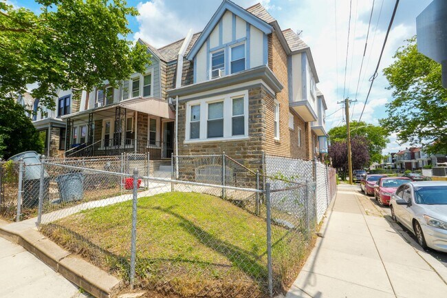 Building Photo - Bright 2BR/1BA First-Floor Apartment in West Oak Lane — Pets Welcome, Water Included