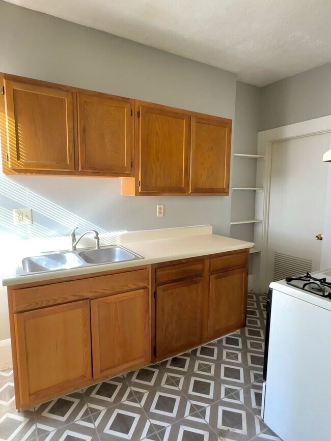 Photo - 889-895-895 E Fulton St Unit 895