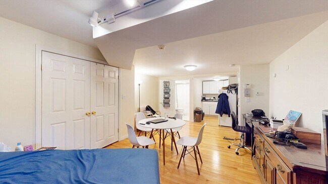 Photo - 170 Marlborough St Unidad BF
