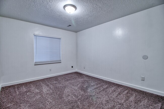 Photo - 2301 E Maple Dr