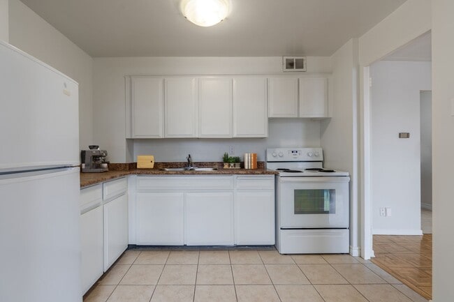 Photo - 45 Caroline St N