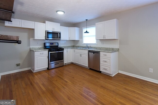 Photo - 374 McGiboney Rd
