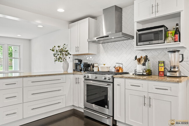 Photo - 204 E Dickens Ave