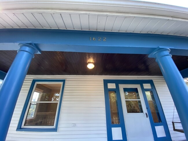 Photo - 1622 E 8th St