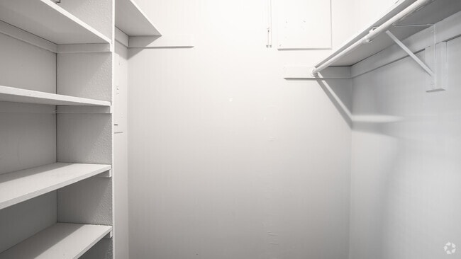 1BR,1BA,-595SF