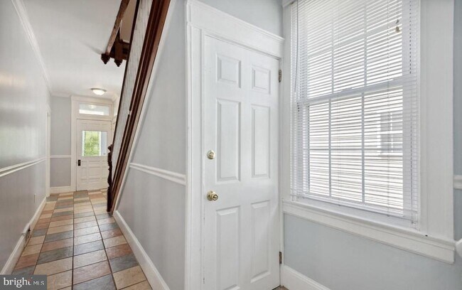 Photo - 6011 Falls Rd