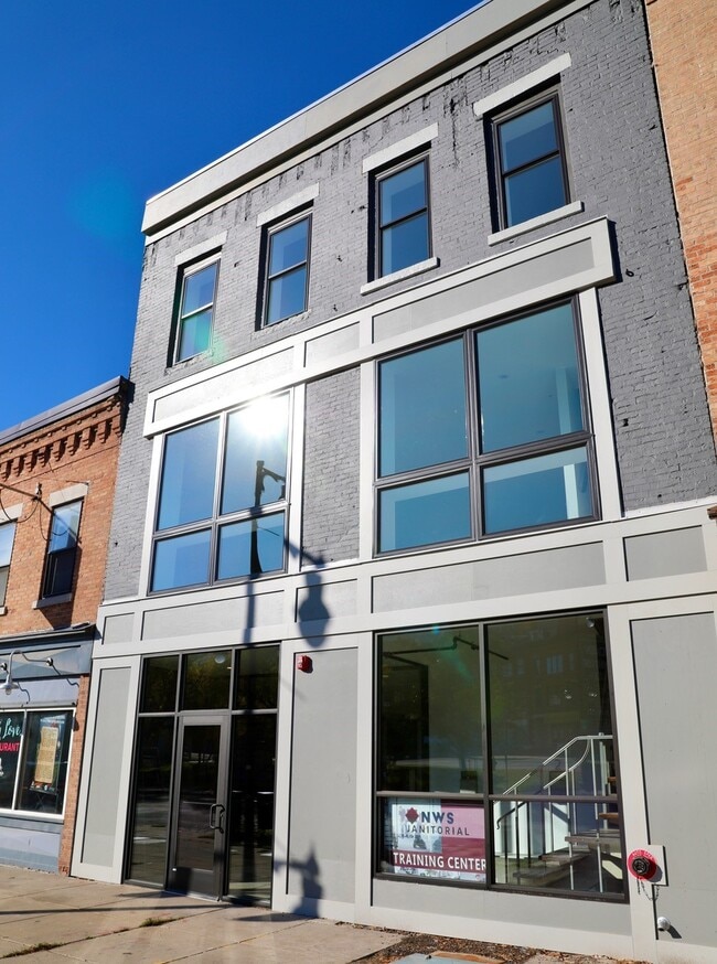 Building Photo - 439 N Salina St Unit 2