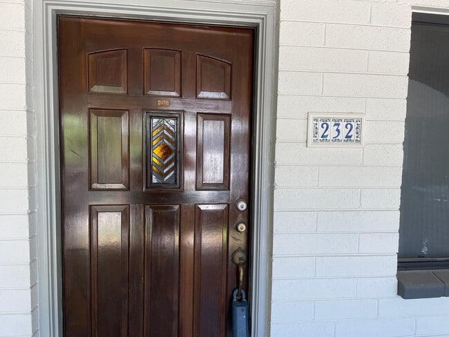 Building Photo - 749 E Montebello Ave Unit 232