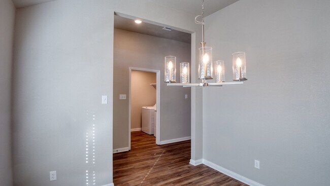 Photo - 513 Fallbrook Dr