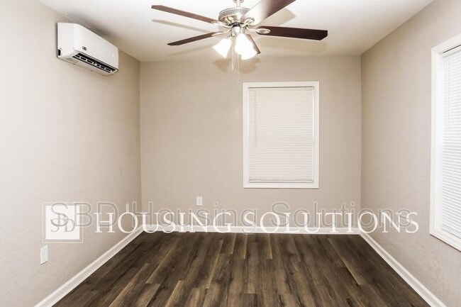 Photo - 1401 S Hedges Ave