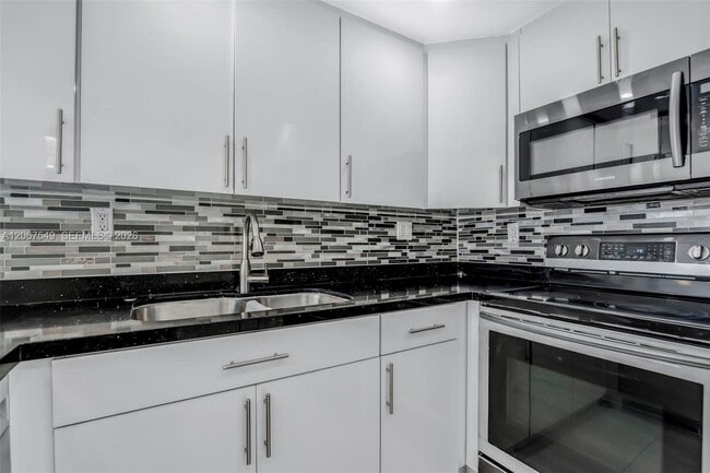 Photo - 200 172nd St Unit 112