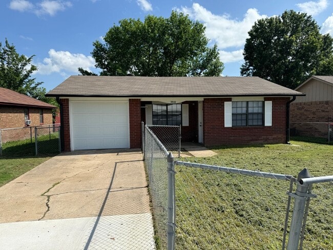 3 Bed 2 Bath House with 1 Car Garage. Tota... - 3 Bed 2 Bath House with 1 Car Garage. Tota...
