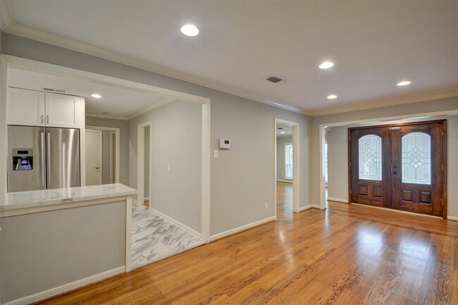 Photo - 5604 Whitehaven St