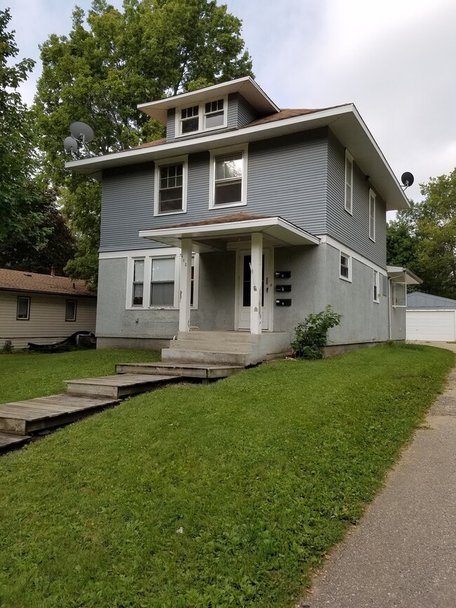 Building Photo - 405 12th St NW Unit #1