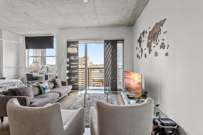 Photo - 133 NE 2nd Ave Unidad 1815