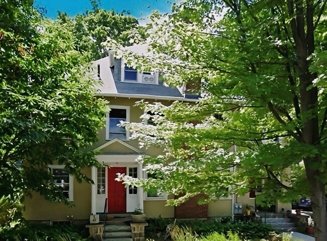 Building Photo - 44-46-46 Madison Ave Unit 46